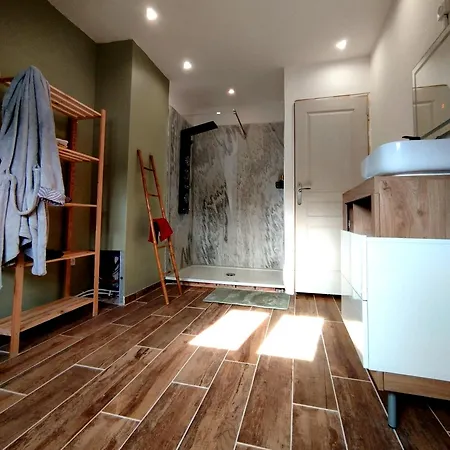 홈스테이 D'hote, Entre Les Marais Et La